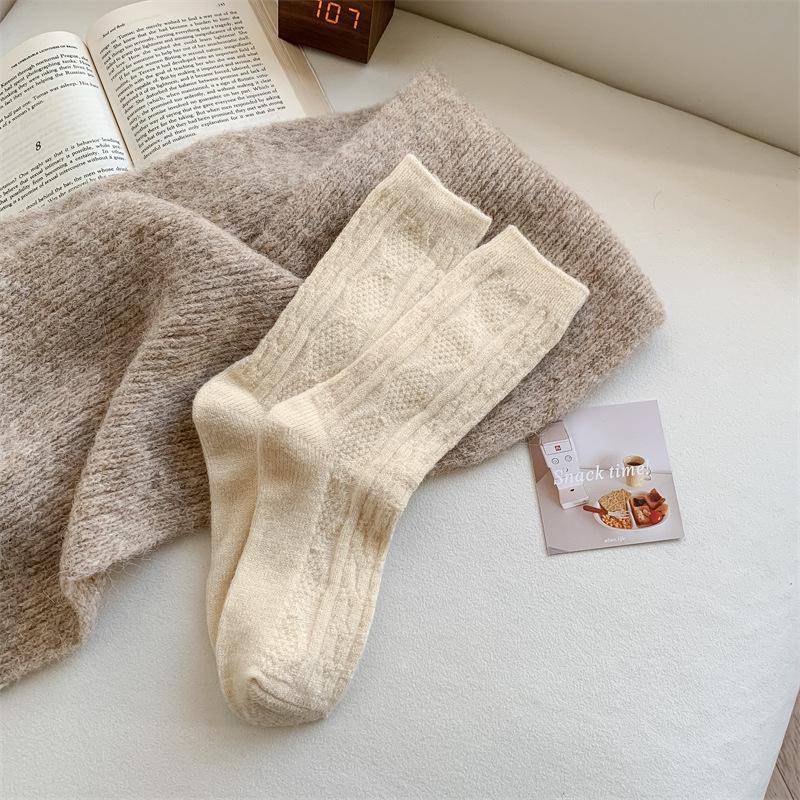 Women's Thick Warm Diamond Pattern Wool Socks - Cream Mid-Tube for Autumn and Winter