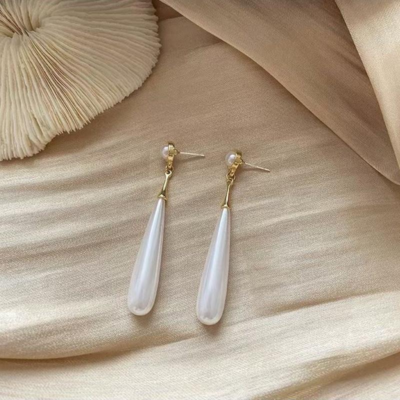Ladies Classic Vintage Baroque Pearl Pendant Earrings Elegant Water Drop Long Earrings Trend Ladies Jewelry