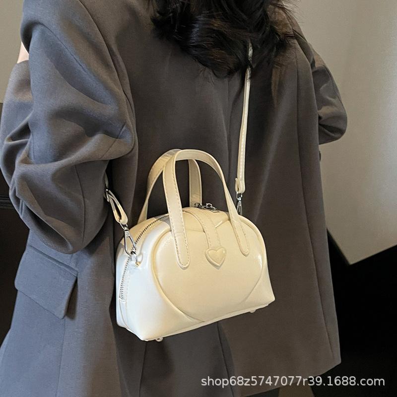 Niche design love shell bag women's 2025 spring and summer new soft leather fashion handbag messenger small bag