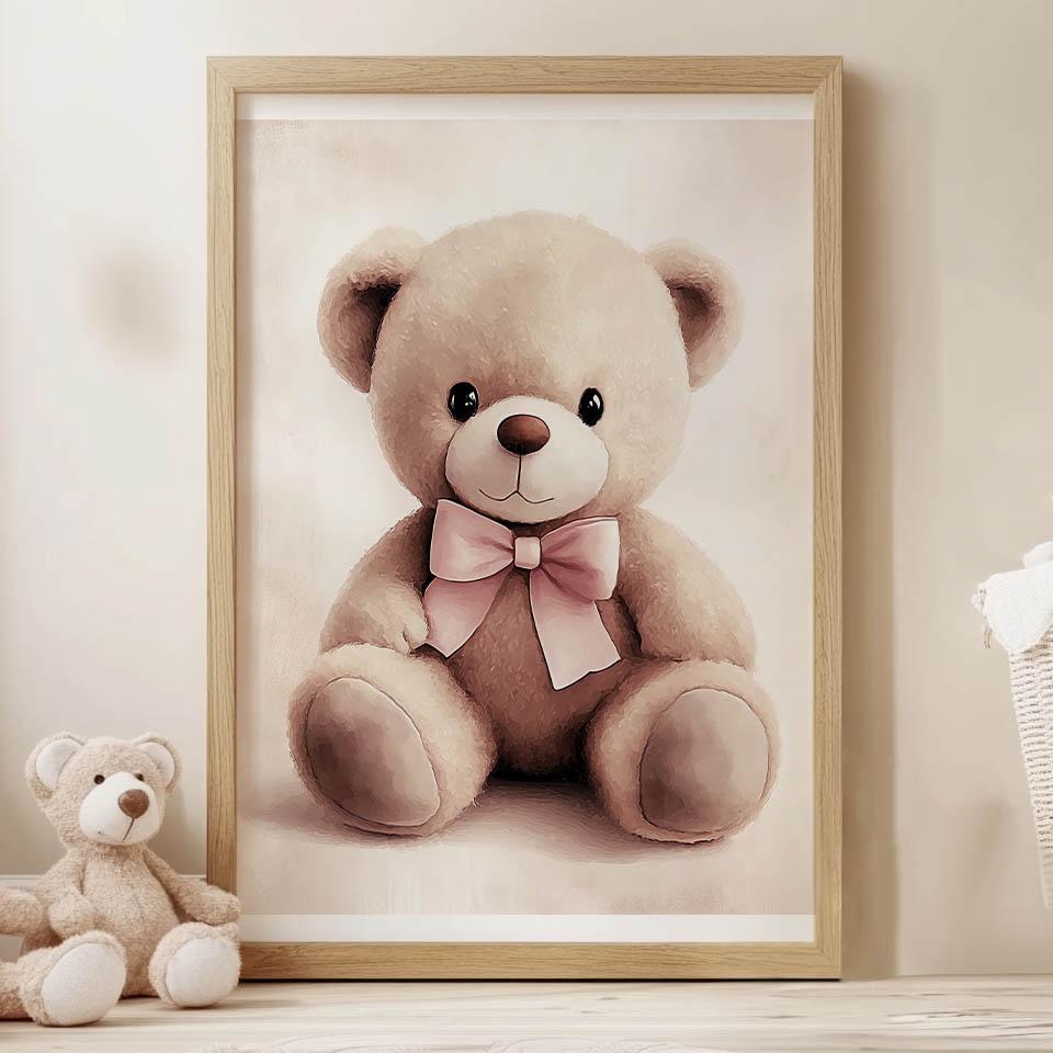 Plakat Uroczy Miś W Różowej Muszce Plakat Uroczy Miś W Różowej Muszce, 70X100 Cm, Rama Drewniana Ciemny Brąz, Papier Matowy 230 Gsm