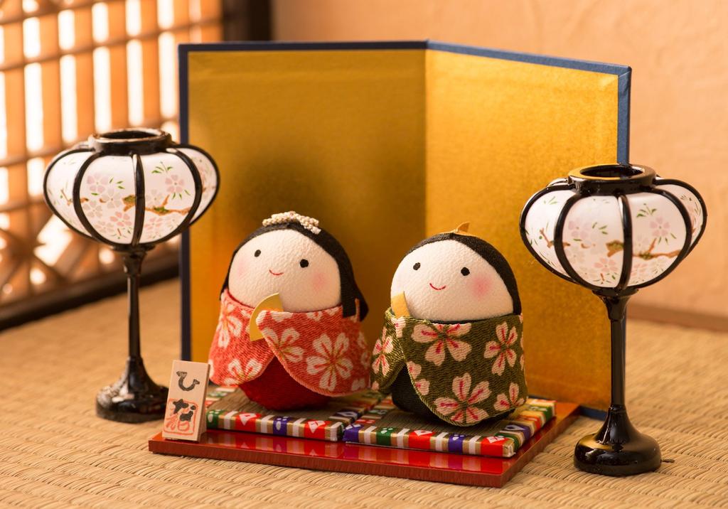 Ryukodo Oboko Hina Miniature Doll Display, Size S, with Wooden Name Tag