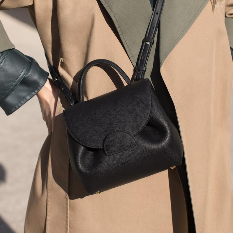 Сумка из кожи на голову Франция Niche Design Light Luxury Leather New Commuter Hundreds Crossbody Bags для женщин Дизайнерская сумка