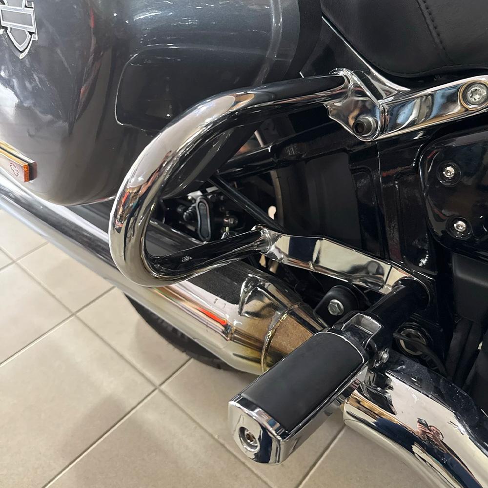 Motorcycle Solid Steel Rear Saddlebag Guard Crash Bar for Harley Davidson Softail Sport Glide 2018-2024 Bumper Guard