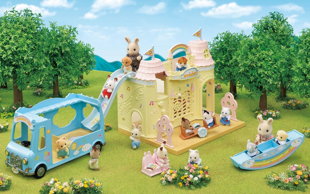 Sylvanian Families Детский сад Лес ST Mark Сертифицированная игрушка Кукольный домик для возраста от 3 лет и Sylvanian Epoch "Веселый детский сад" S-61 Вверх, Семьи,