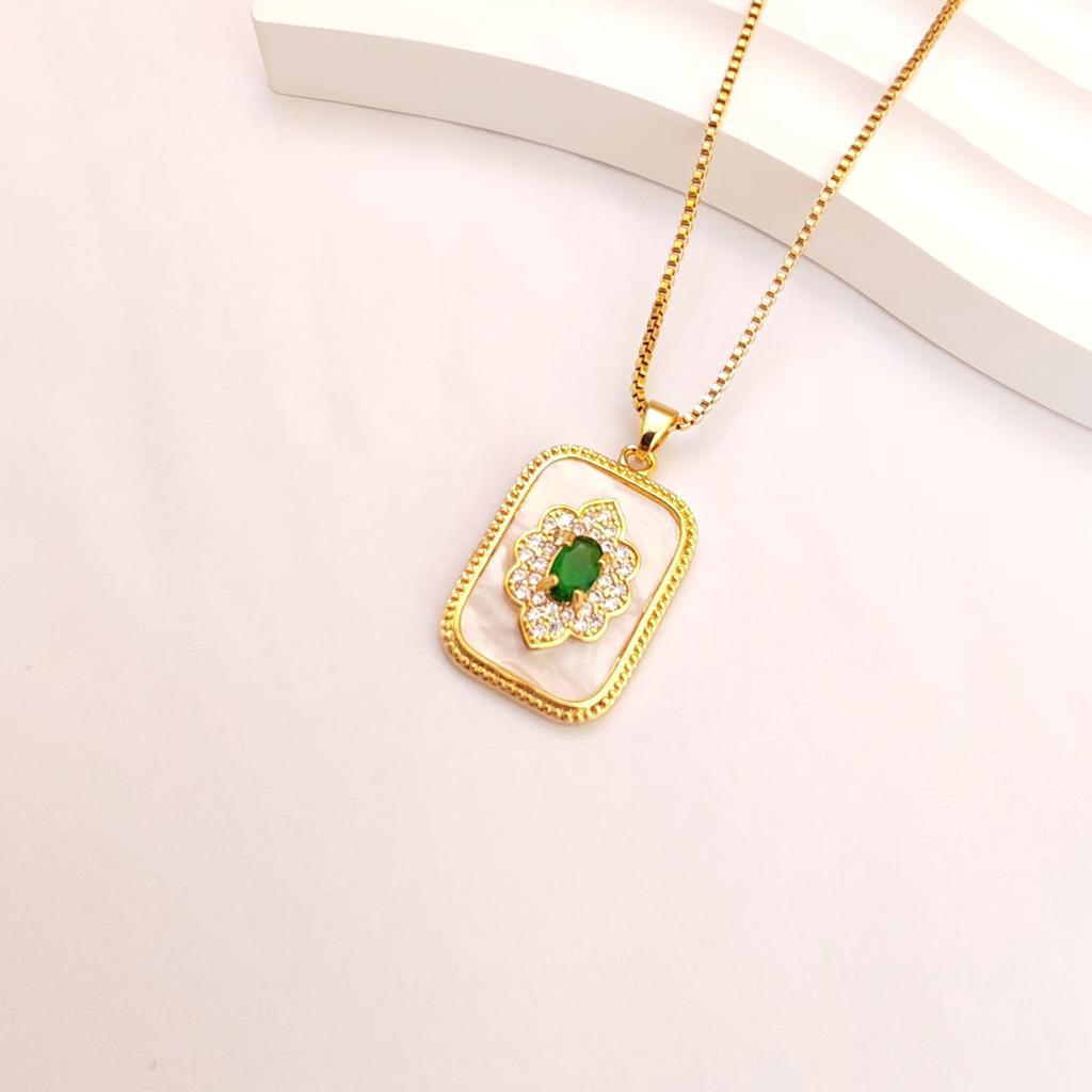 Ожерелье из титановой стали с квадратным изумрудом, женское, в стиле ретро, придворное, универсальное, с темпераментным цирконовым кулоном, цепочка для ключицы