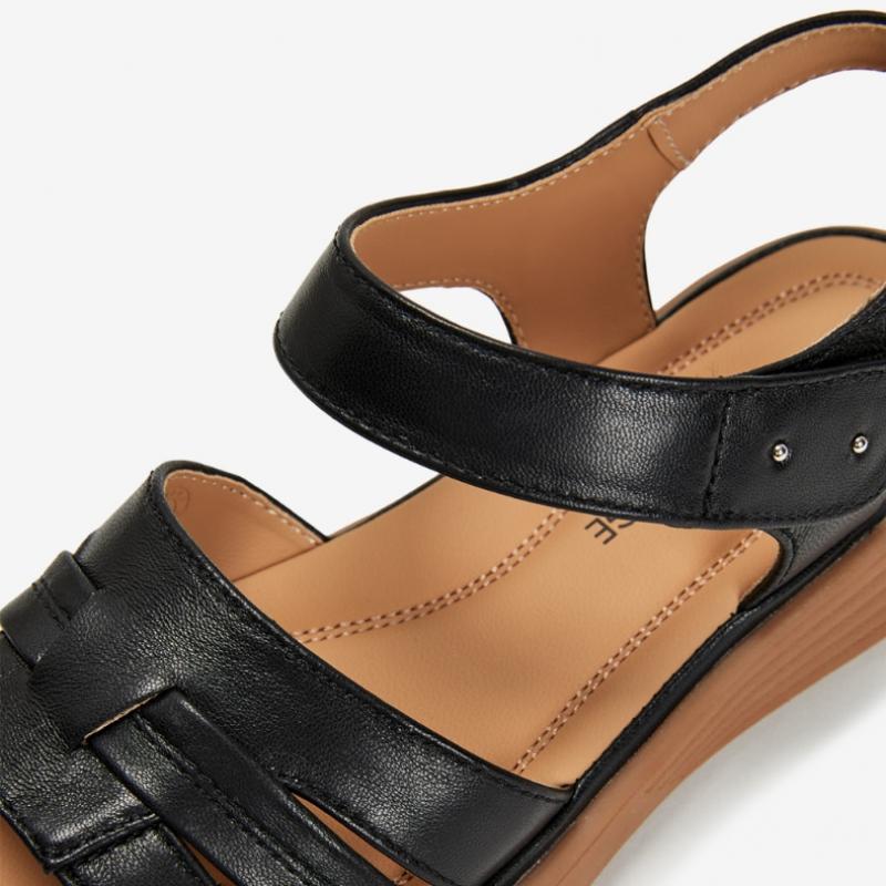 Young Age Women Lambskin Max Cushion Sandals Black
