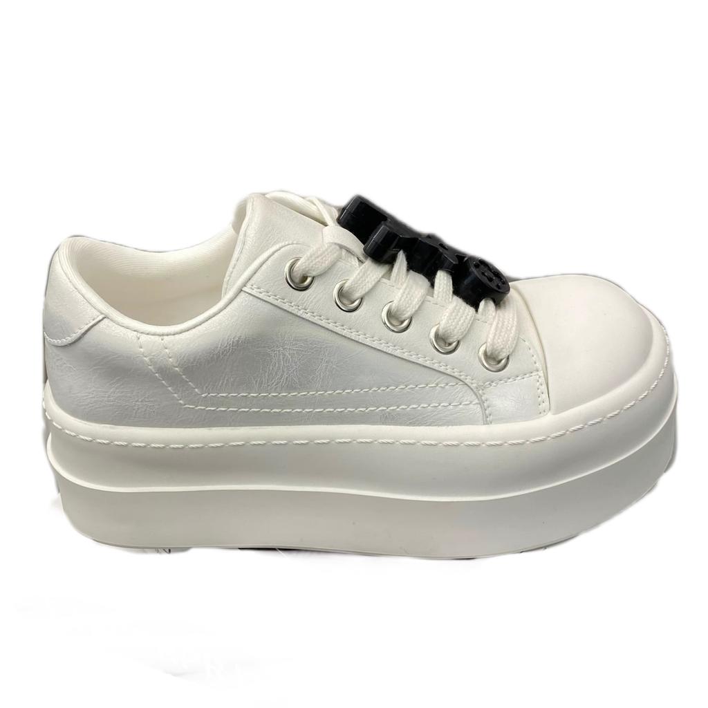 Маленькие белые туфли на толстой подошве, увеличивающие рост, женские 2025 весна, новая модная нишевая дизайнерская обувь-хлебушки, дышащая, повседневная, спортивная обувь для скейтборда