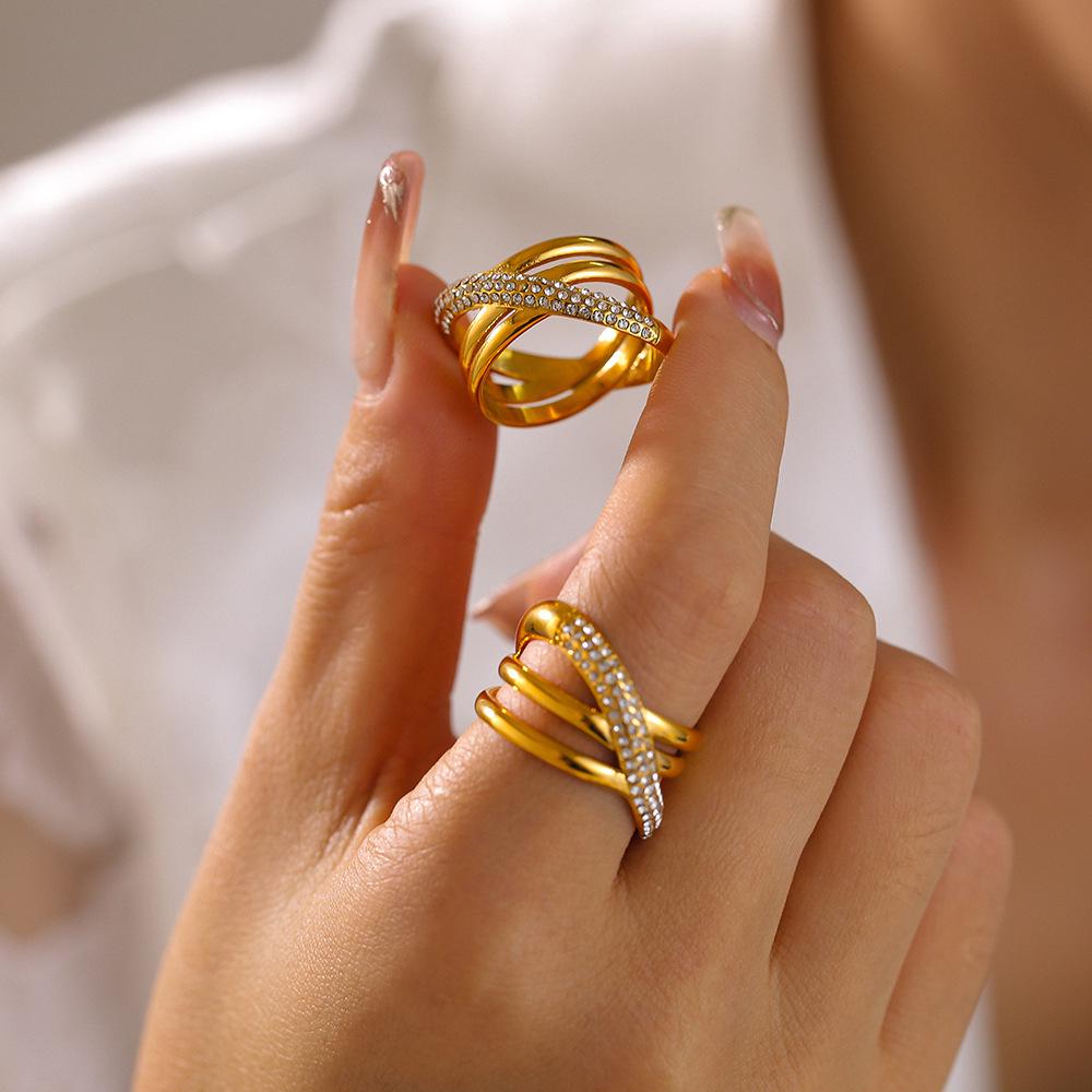 Винтажное кольцо с крестообразным узором и бриллиантами с позолотой 18 карат - Европейский и американский шик, нержавеющая сталь, не тускнеет.