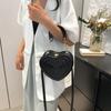 Сумка с углублениями 2024 года, новая модная сумка в форме сердца, милая модная сумка через плечо, однотонная сумка в форме сердца для девочек