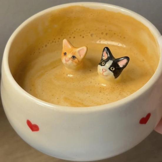 Керамическая кружка 350 мл с секретной 3D фигуркой животного ручной работы