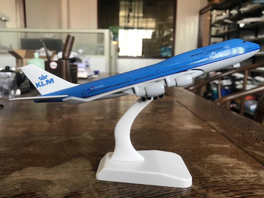 B747 20см Модель самолета из сплава с колесами - Коллекция 'Международная' Подарок