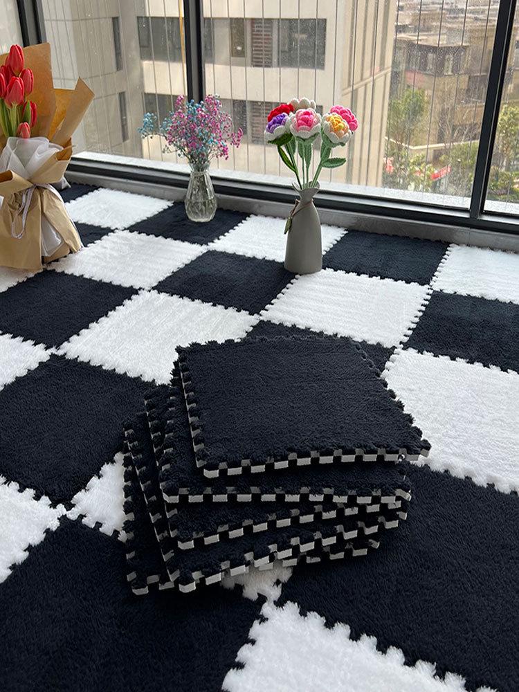 Мягкий тканевый клетчатый коврик для пола серого и бежевого цвета с соединяющимися плитками