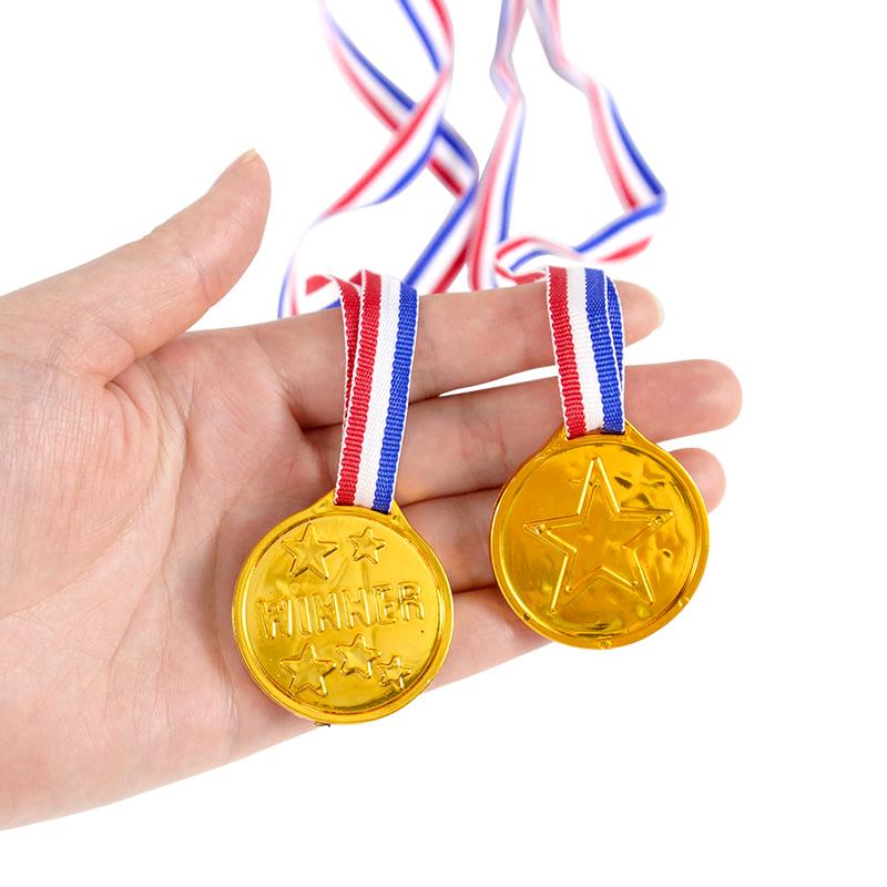 10/20Pcs Plastic Gold Winner Award Medals Kids Birthday Party Favors Sports Game Prize Toys Soccer Football Party Pinata Filler
