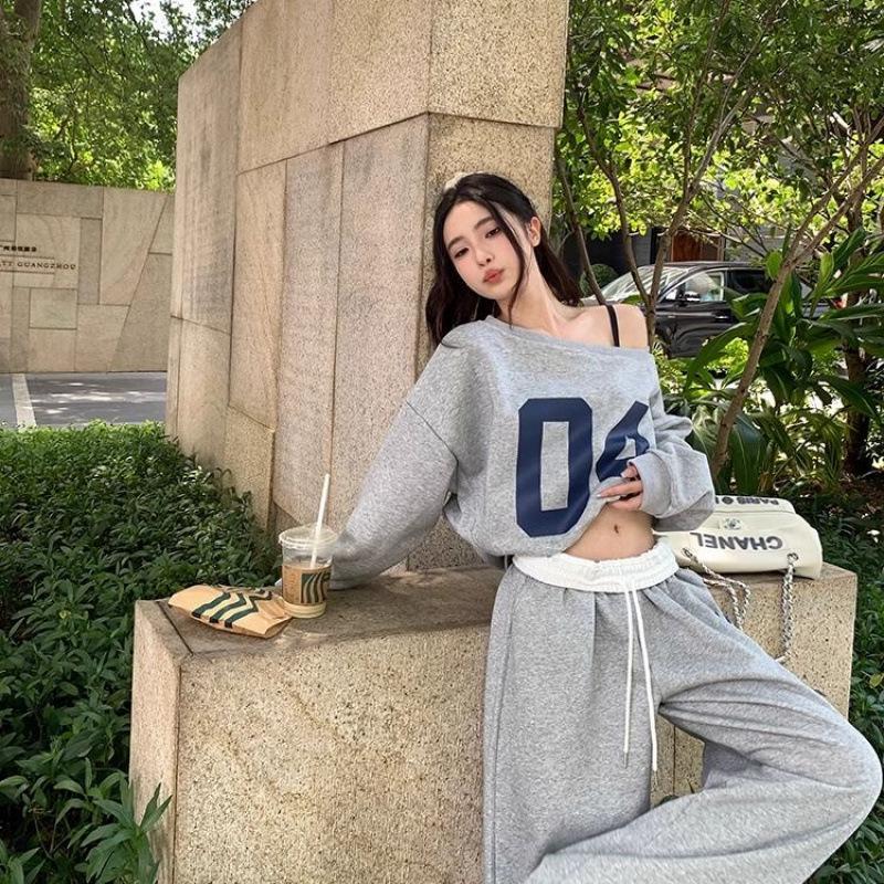 Женский осенний спортивный костюм в корейском стиле: Свободный крой и стройнящие брюки с широкими штанинами, комплект из двух предметов - Модный тренд инфлюенсеров.