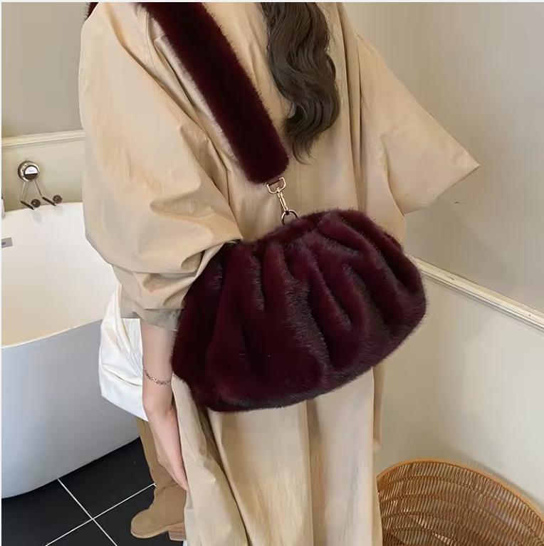 Модная сумка-облако с драпировкой, маленькие сумки на плечо из мягкого искусственного меха для женщин, тренд зимы 2025, корейские плюшевые сумки, сумка кроссбоди