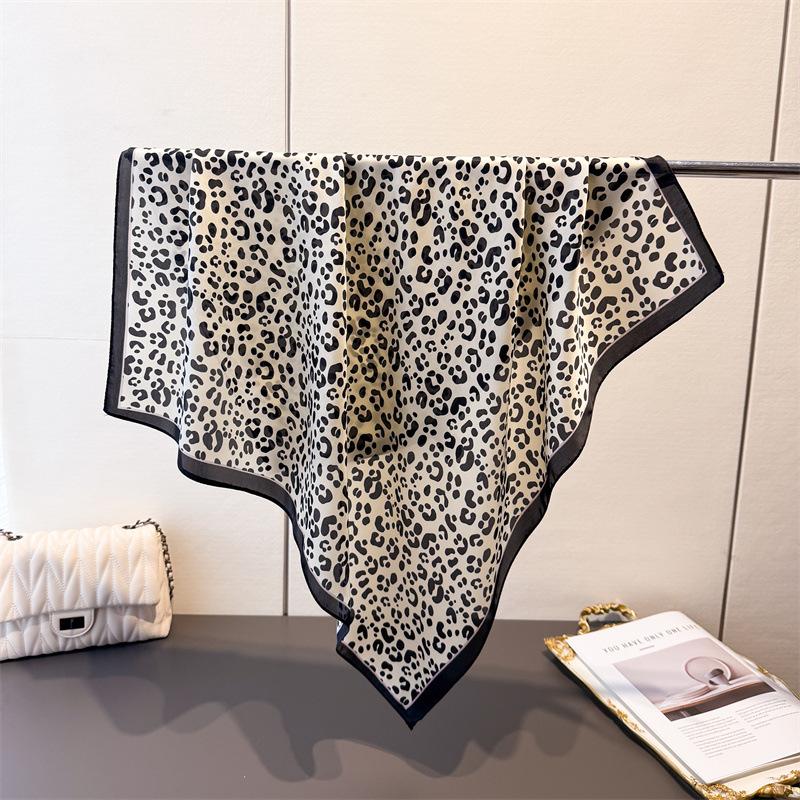New Fashionable Bandanas Imitation Silk 70*70cm Temperament Square Scarves Women Spring/Summer Soft Satin Leopard Print Scarf