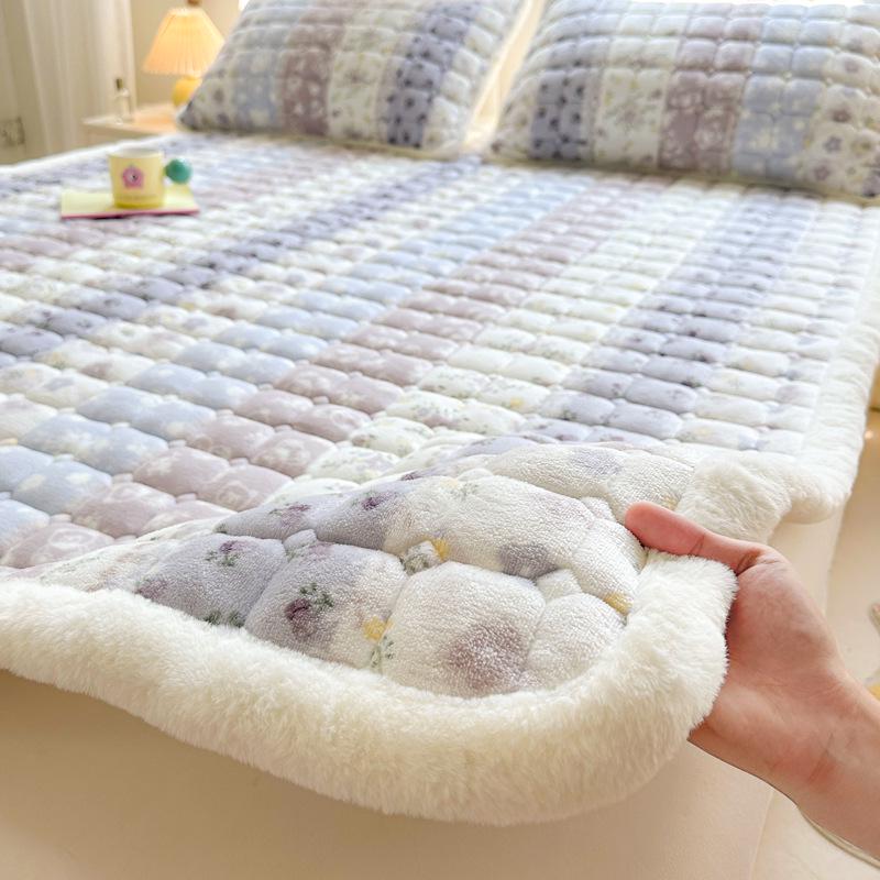 Стеганый велюровый наматрасник - Мягкая коралловая флисовая зимняя накладка, Утолщенный и теплый татами-мат.