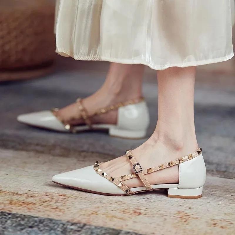 Ремешок на щиколотке с вырезом D'orsy заклепки Rockstud лакированная кожа заклепки балетки Т-образный ремешок пряжка прогулочные мягкие женские туфли дорожный размер 35-40