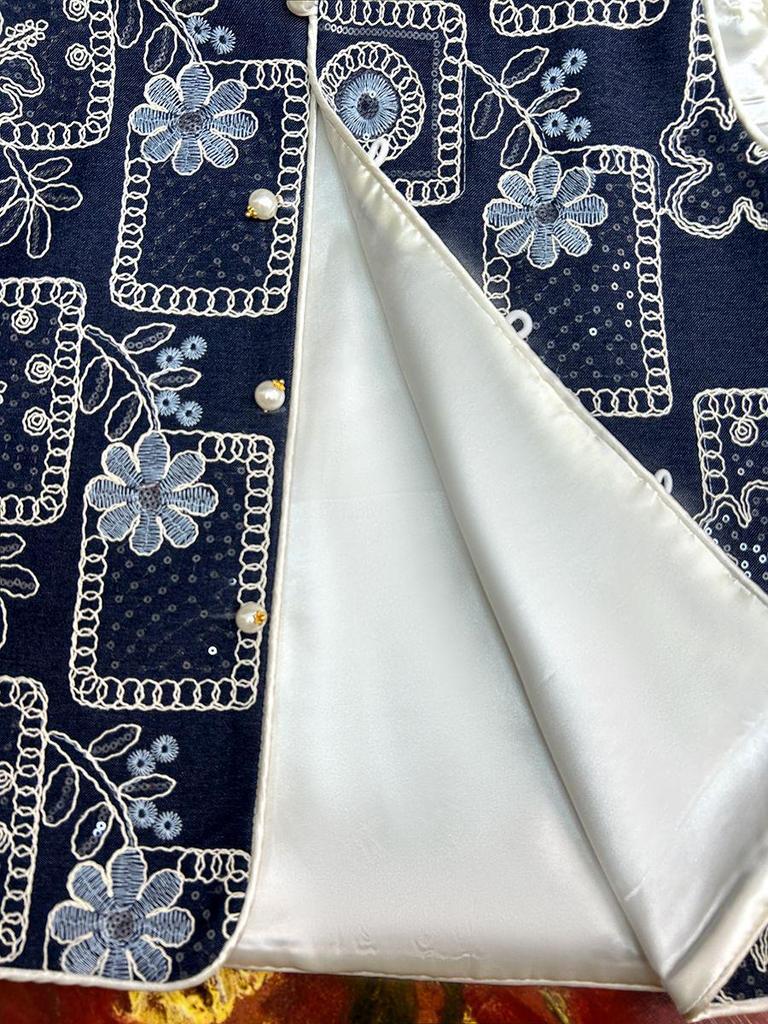 2025 Spring Women's Blue & White Porcelain Embroidered Vest - Sleeveless, Loose Fit