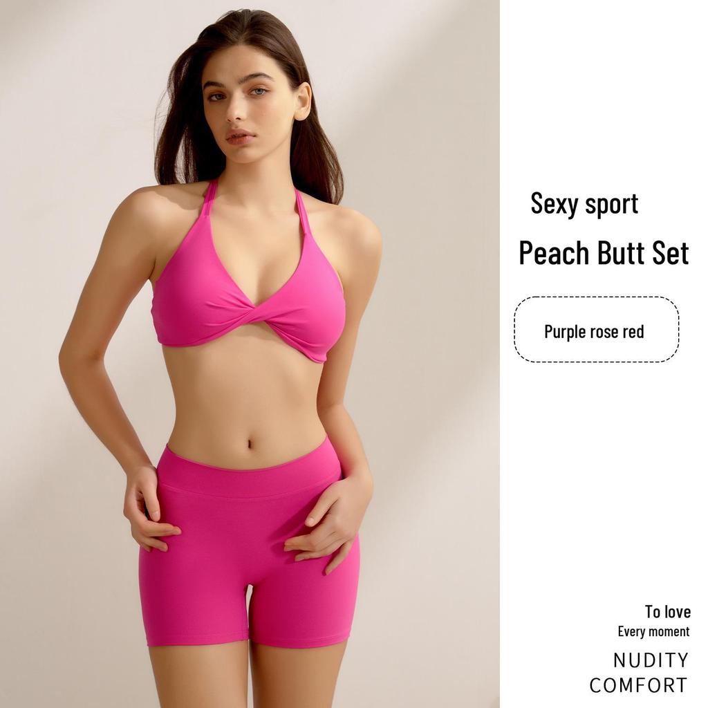 Женский персиковый комплект для йоги с эффектом подтяжки бедер: Спортивный комплект из двух частей: брюки три четверти с перекрестными лямками на спине.