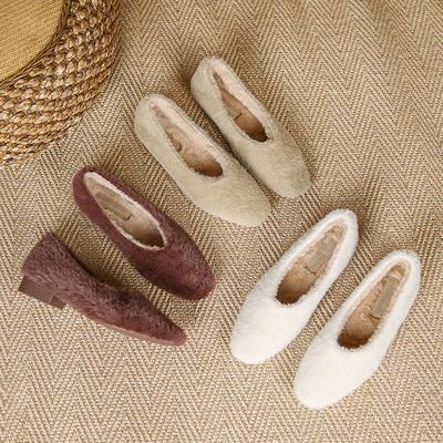 Мода 2025 Зимние Пушистые Туфли Женские Туфли-лодочки с Острым Носком Пушистые на Низком Каблуке Лоферы Женские Теплые Плюшевые Эскарпины Женские Слипоны Мех Каблуки