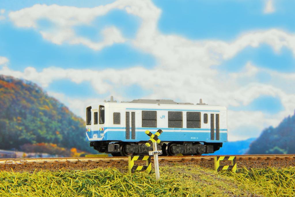 Rokuhan Z Gauge Z Shorty Kiha32 Shikoku цветная модель железнодорожной тележки с дизельным двигателем ST013-2