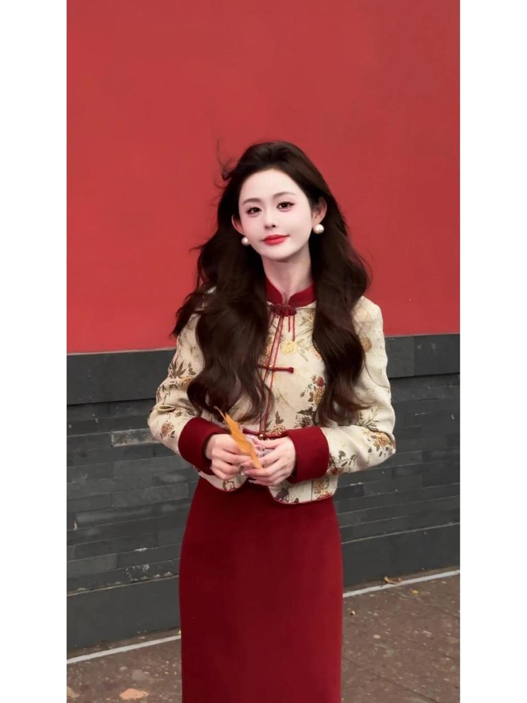 Женский праздничный костюм в стиле ретро с юбкой-чеонгсам красного цвета и вышитой курткой Тан на осень/зиму