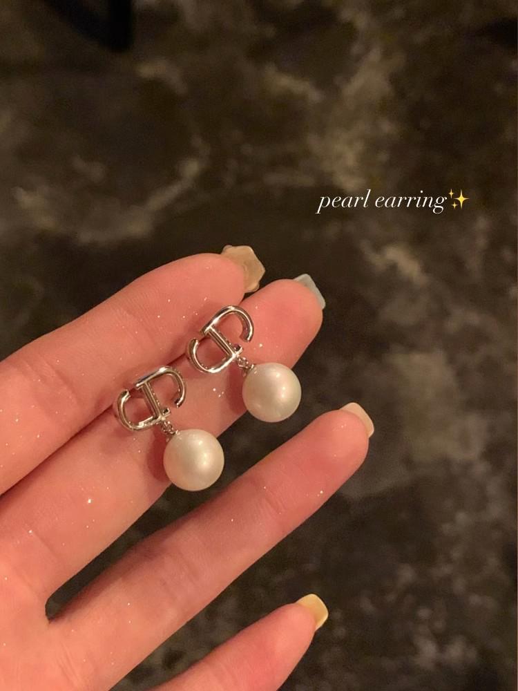 Французские ретро серьги-пусеты с жемчугом и инициалами 2024: Нишевый дизайн высокого класса