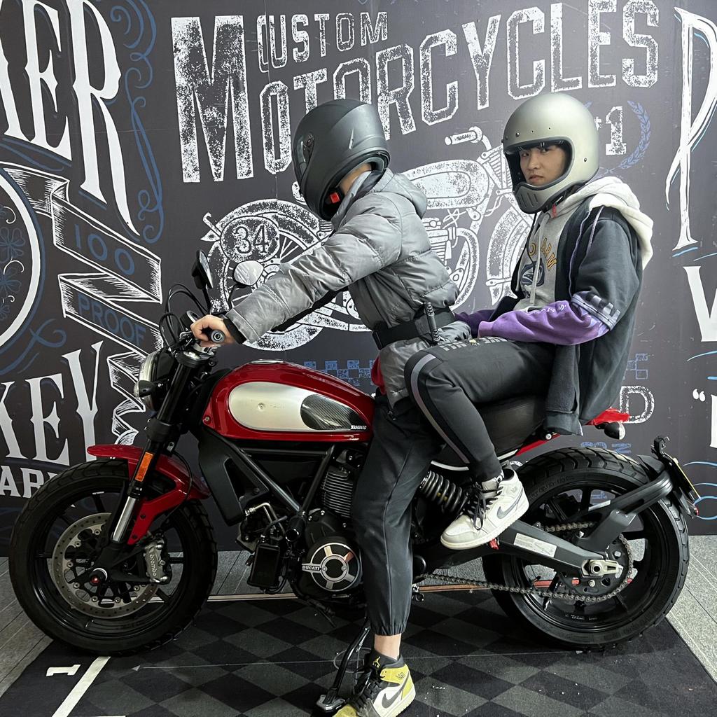 MOTO4U Tandem Belt Motorcycle Accessories Passenger Can Adjust the Belt by Holding the Handlebars - Anti-slip