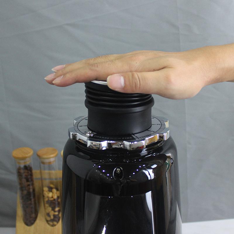 Итальянская кофемолка DF64 с телескопическим выдувным контейнером для зерен для очистки от остатков порошка