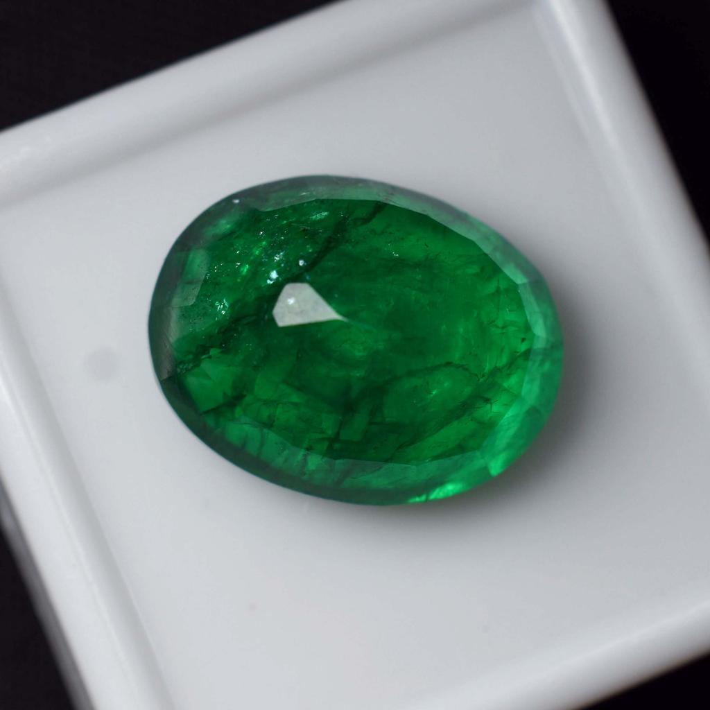 Oval Shape CERTIFIED 10.23 Ct Natural Emerald Green Loose Gemstone A-3198