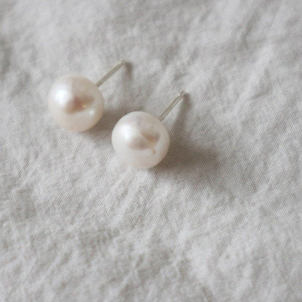 Серьги с натуральным пресноводным жемчугом и серебряными иглами