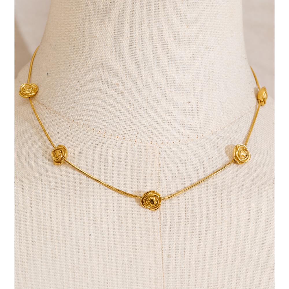 Yhpup Trending Stainless Steel Flower Chain Collar Necklace for Women Waterproof Attractive Casual Jewelry Wholesale 2025