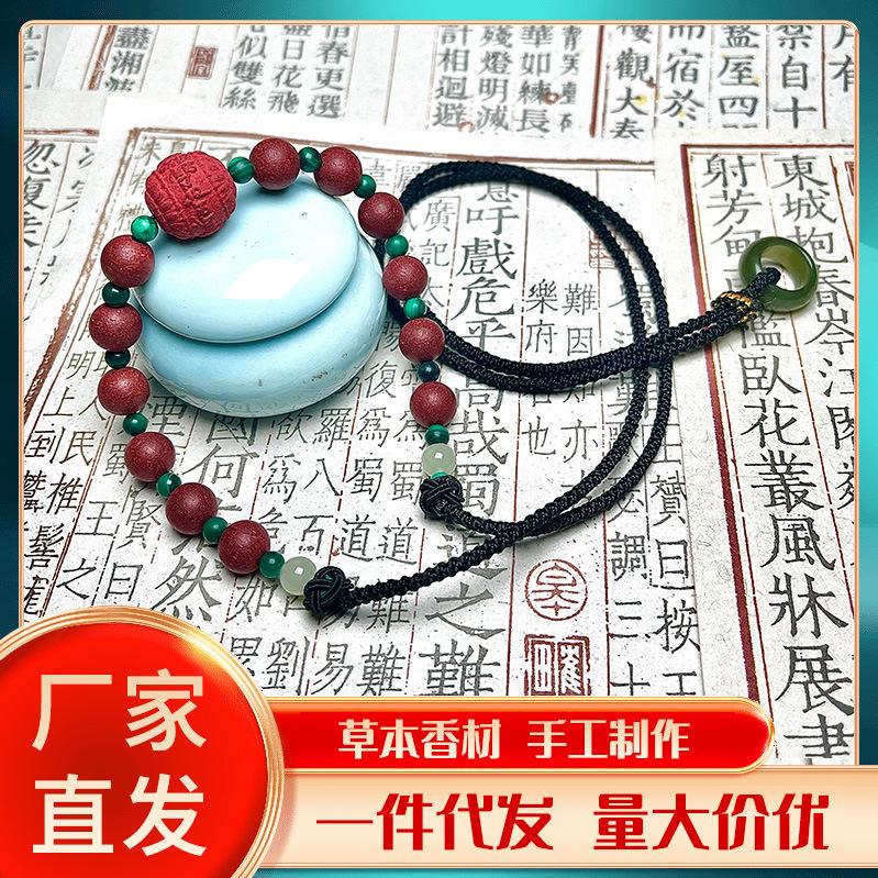 The same style of new Chinese-style Baili Xiang necklace, made with traditional natural fragrance beads, handcrafted for both men and women, worn as