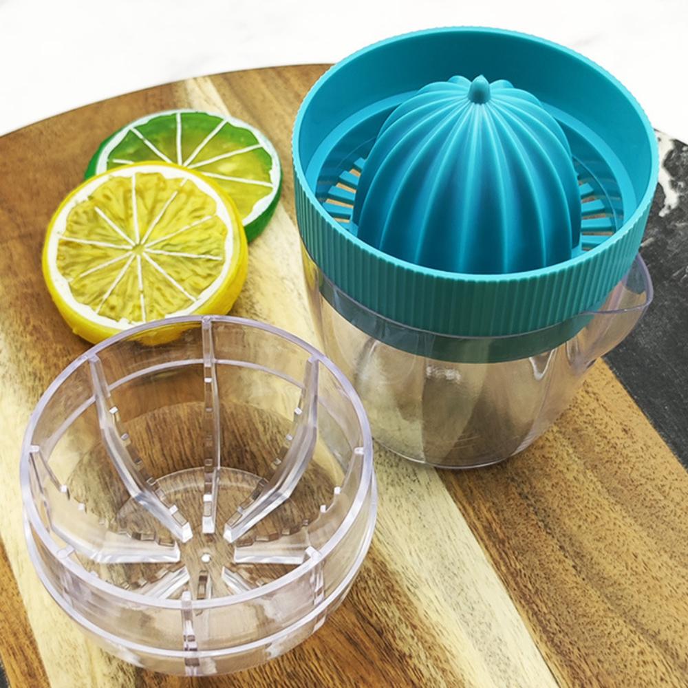 Manual Juicer Lemon Squeezer Portable Mini Citrus Juicer Bottle Household Plastic Orange Juice Machine with Lid Kitchen Gadgets