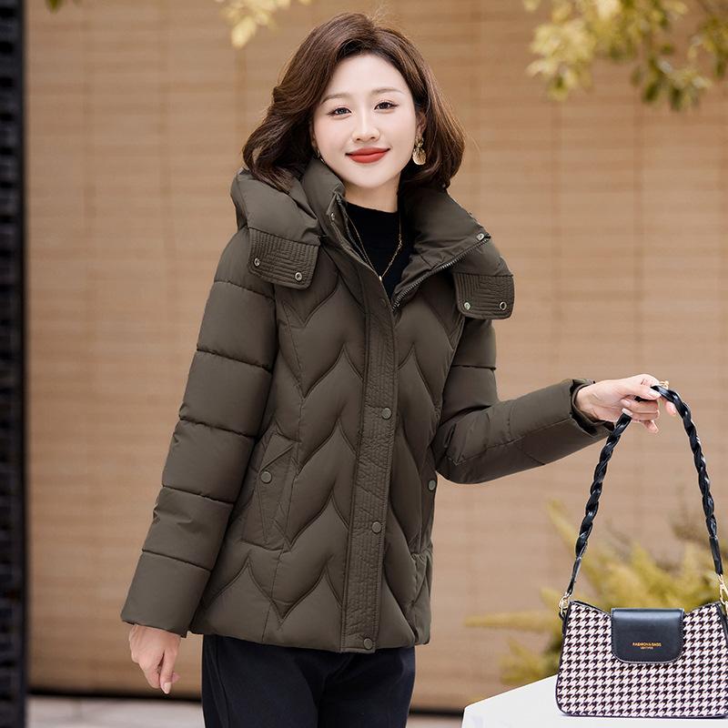 Маленькая материнская зимняя куртка с подкладкой женская короткая со съемным капюшоном среднего и пожилого возраста большого размера