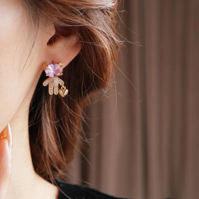 Серьги-пусеты из цинкового сплава в виде медведя с цирконом для женщин, высококлассные асимметричные серьги-пусеты, модные, универсальные, милые цирконы