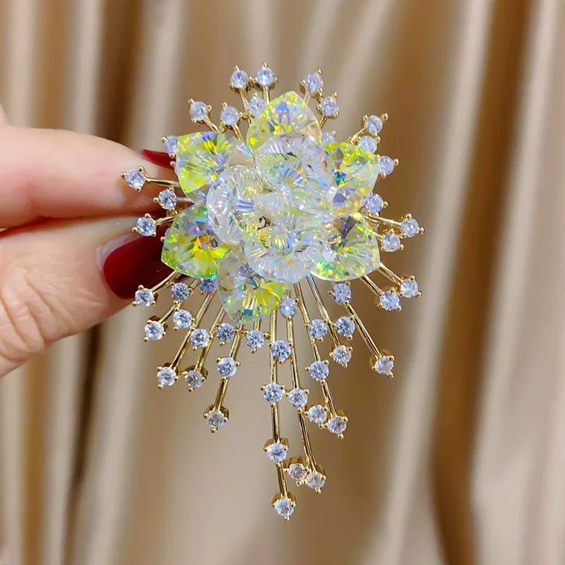 Luxury Gold Plated  Flower Brooch With Sparkling Cubic Zirconia For Wedding Party Daily Wear Elegant Ladies Gift