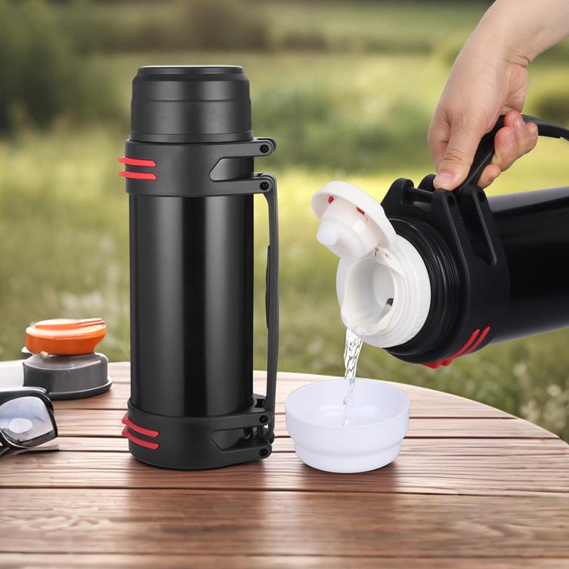 Изолированный дорожный чайник из нержавеющей стали 304 - Портативная бутылка для воды большой вместимости для кемпинга на открытом воздухе.