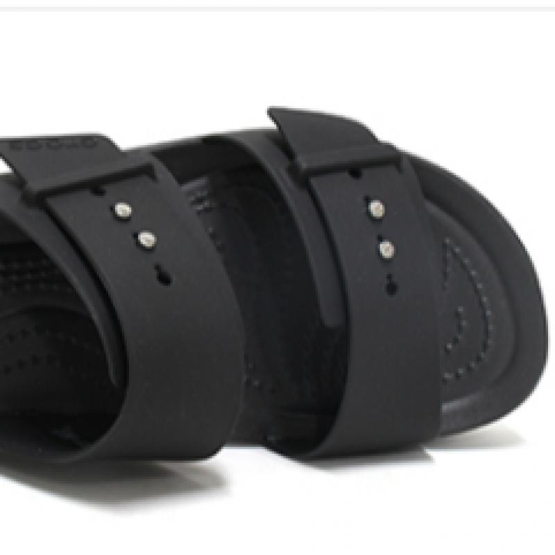 Crocs Женские босоножки-тапочки Brooklyn на танкетке с пряжкой, черные 207431 001