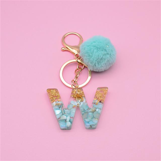Подвеска-ключ с 26 инициалами и зеленым пушистым помпоном, модная сумка для девочек, блестящий градиентный полимерный брелок с алфавитом, подвески