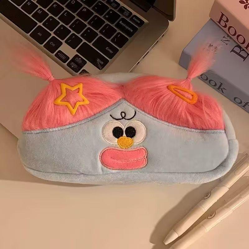 Очаровательный и стильный пенал большой вместимости для учениц средней школы к новому семестру