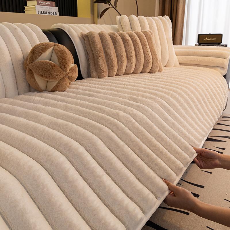 Зимний чехол на диван Новый утолщенный нескользящий чехол на сиденье кремового цвета Ветрозащитный чехол высокого качества Подушка для дивана из кроличьего плюша