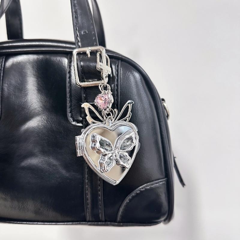 Vintage Style Butterfly Heart Keychain Lightweight Butterfly Heart Keychain With Vintage Appeal for Bags Keys Backpacks
