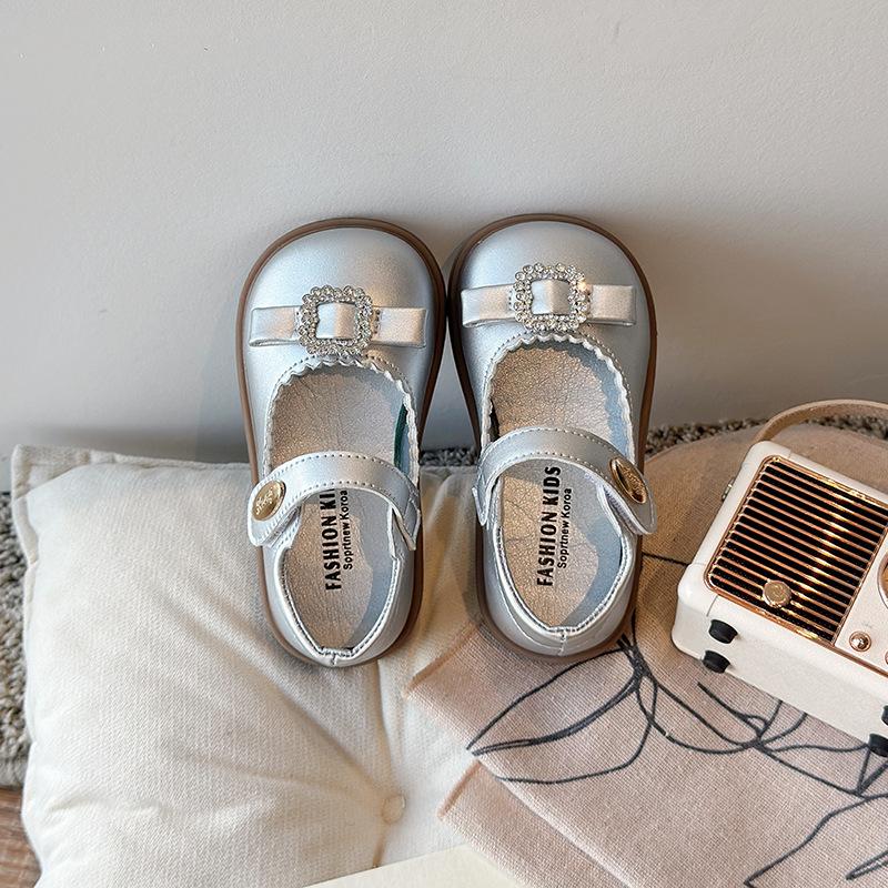 Серебристые туфли-одинарки для девочек, детская кожаная обувь, новинка весны и осени 2025 года, модные туфли принцессы для девочек, детская обувь для выступлений, тренд