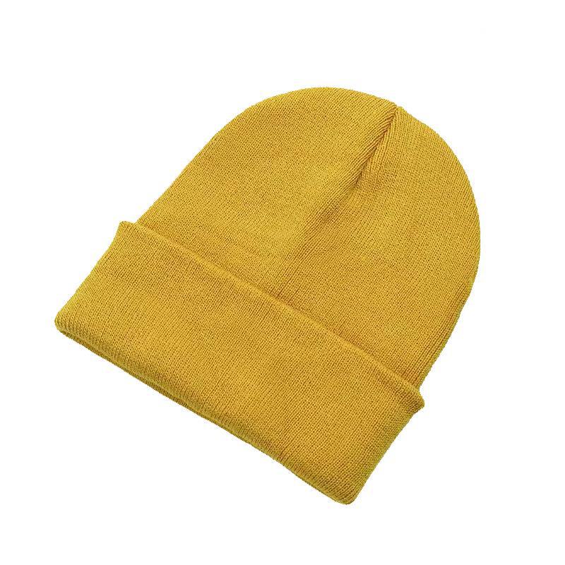 Уютные вязаные шерстяные шапки на осень и зиму - однотонные