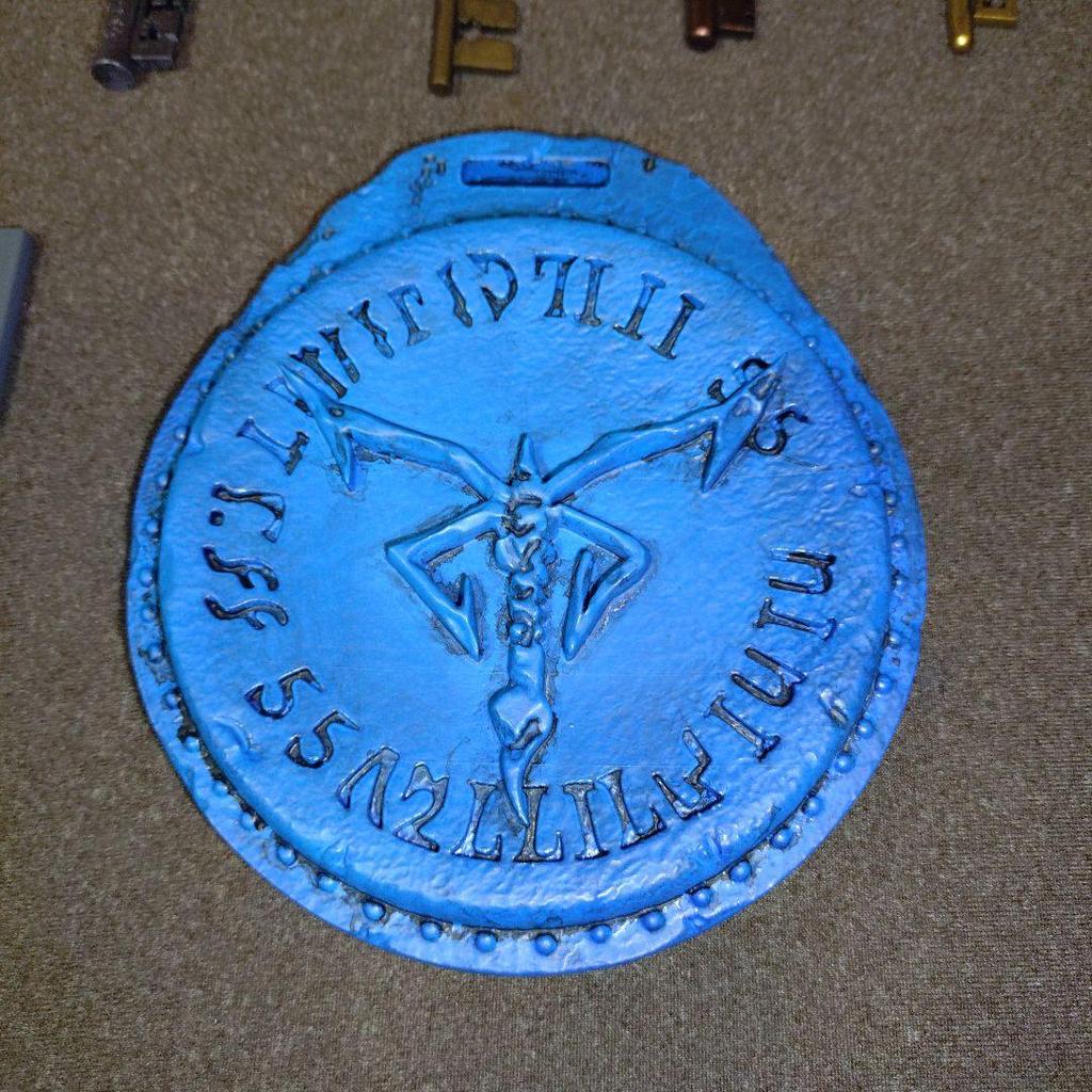 [USED] Resident Evil 4 Key Resident Evil Figure