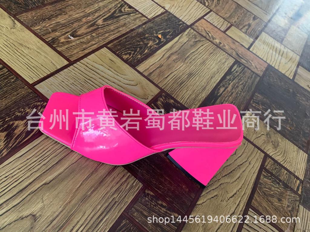 Европейские и американские туфли на толстом каблуке с одним словом и специальной формой каблука из лакированной кожи женские летние новые босоножки на высоком каблуке женские l