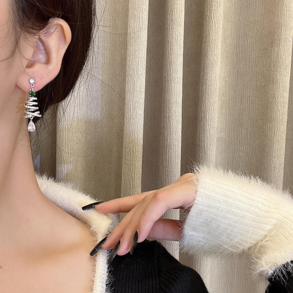 Уникальные серьги в виде рождественской елки: Стильно, мило и изысканно для осенне-зимних праздников