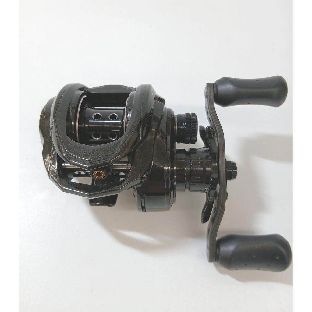 Used ABU GARCIA ROXANI8-1 bait reel